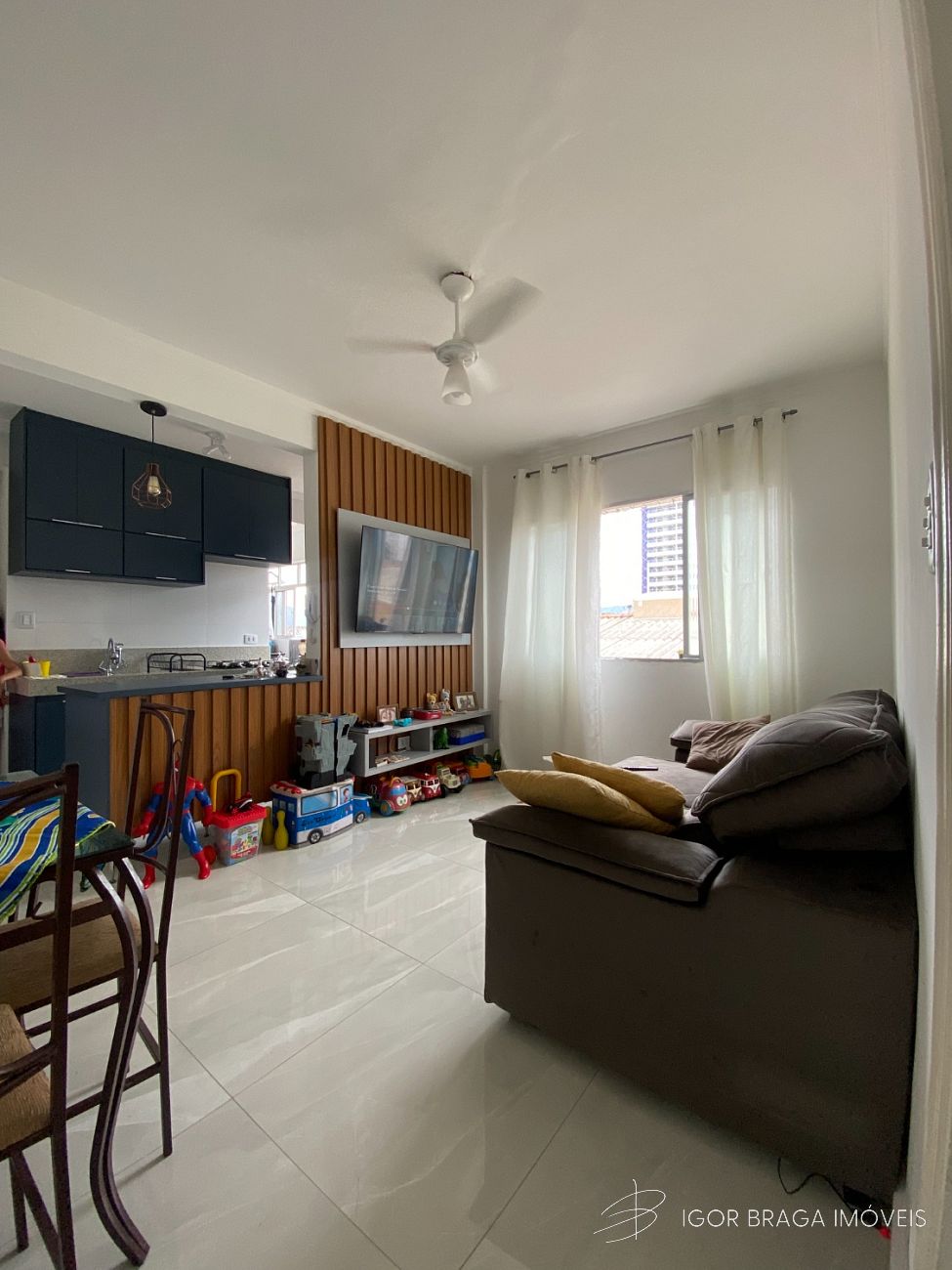 BELÍSSIMO APARTAMENTO, À 250M DO MAR