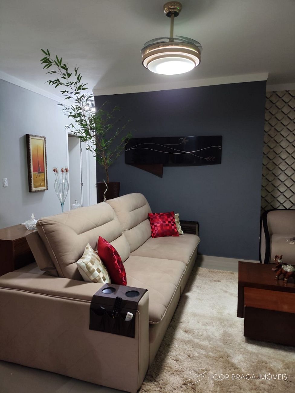 BELÍSSIMO APARTAMENTO, LAZER E À 180M DO MAR