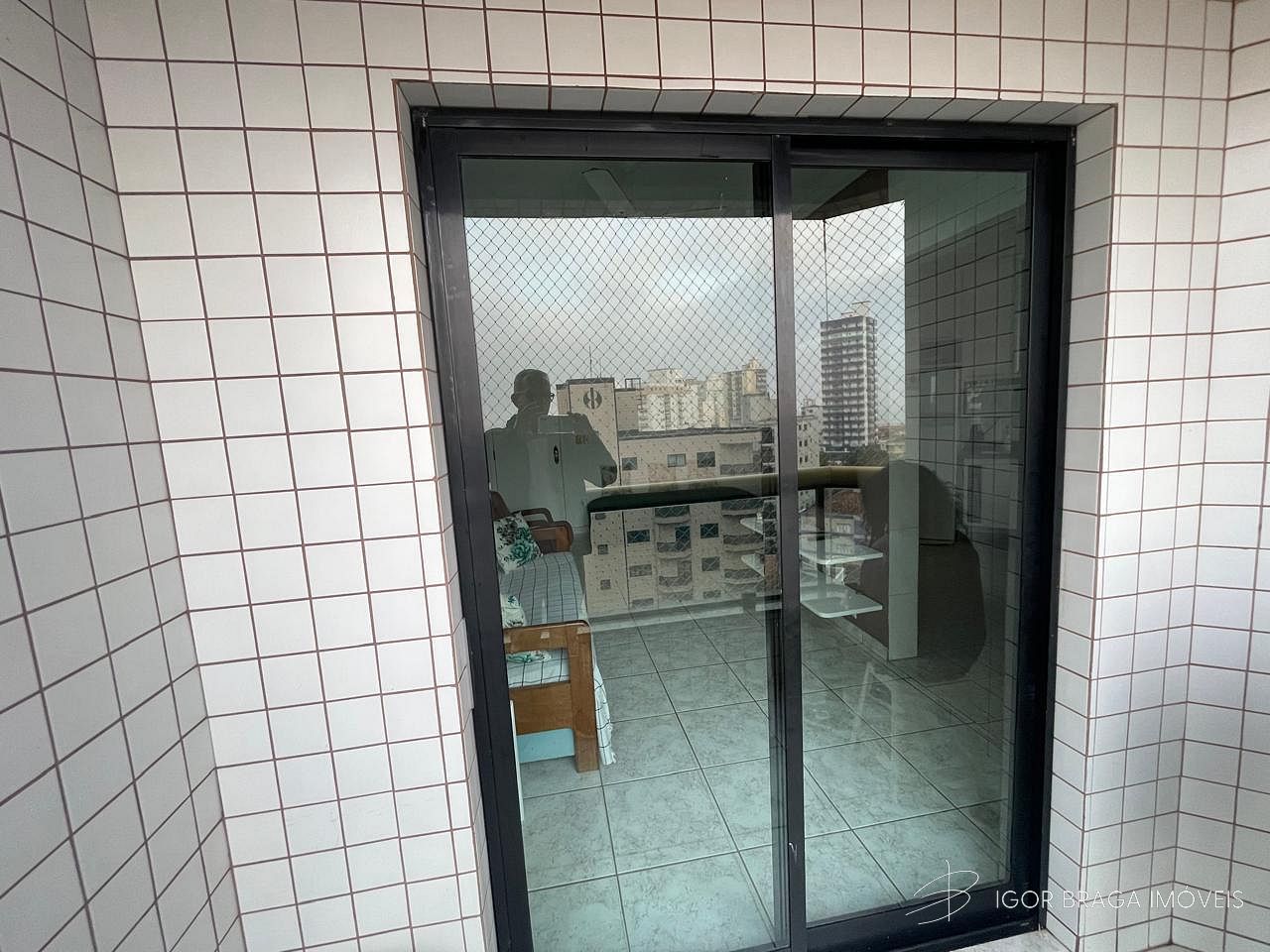 BELÍSSIMO APARTAMENTO, À 150M DO MAR