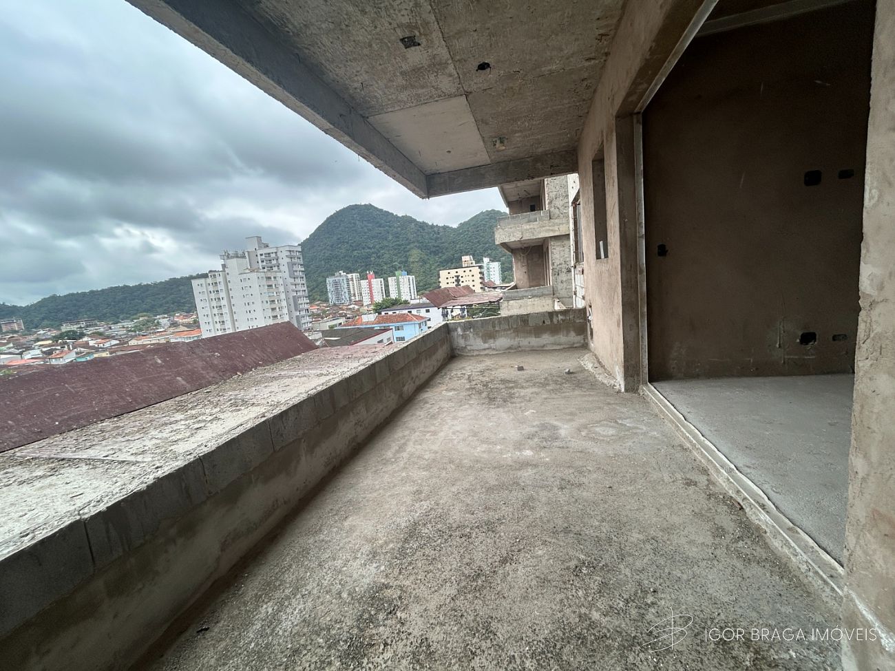 EXCELENTE APARTAMENTO, AMPLO E LAZER COMPLETO