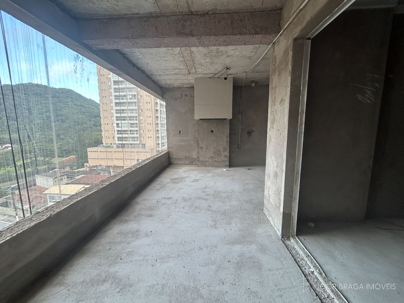 EXCELENTE APARTAMENTO, AMPLO E LAZER COMPLETO