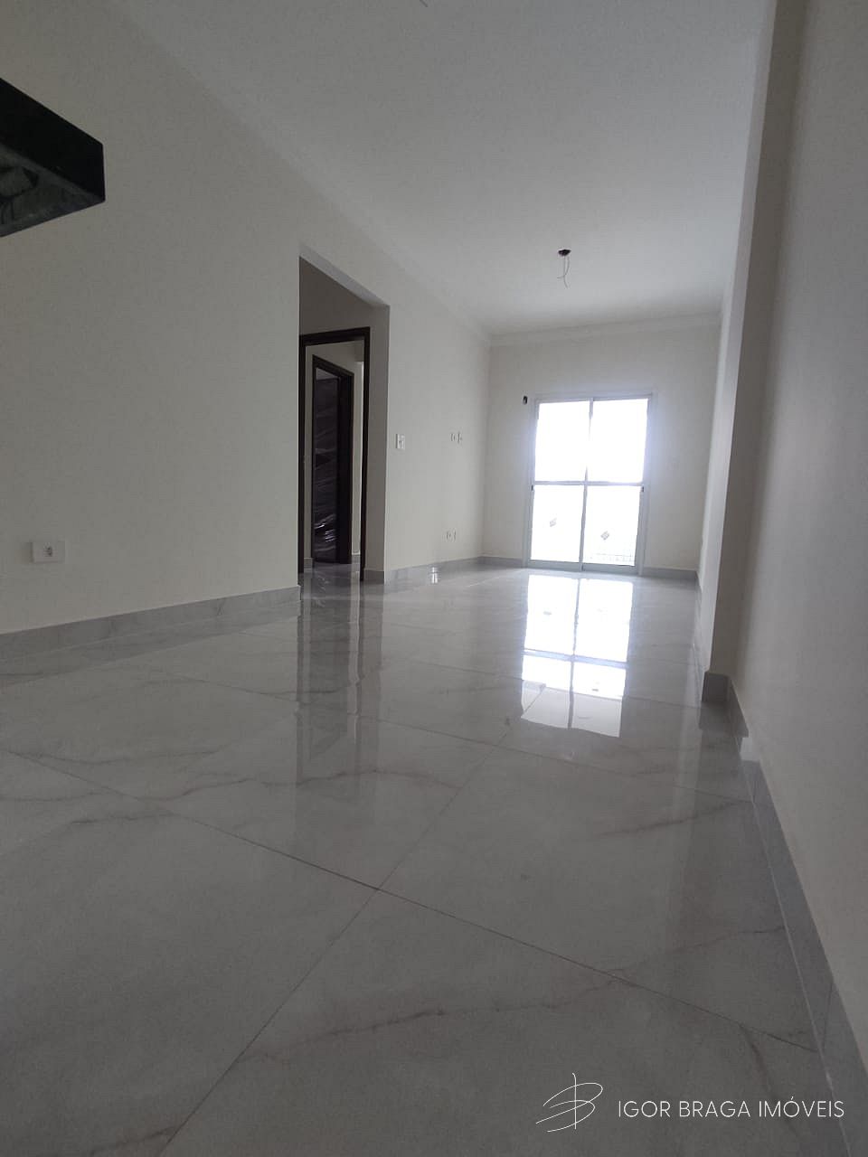 BELÍSSIMO APARTAMENTO, À 300M DO MAR E ÁREA DE LAZERES