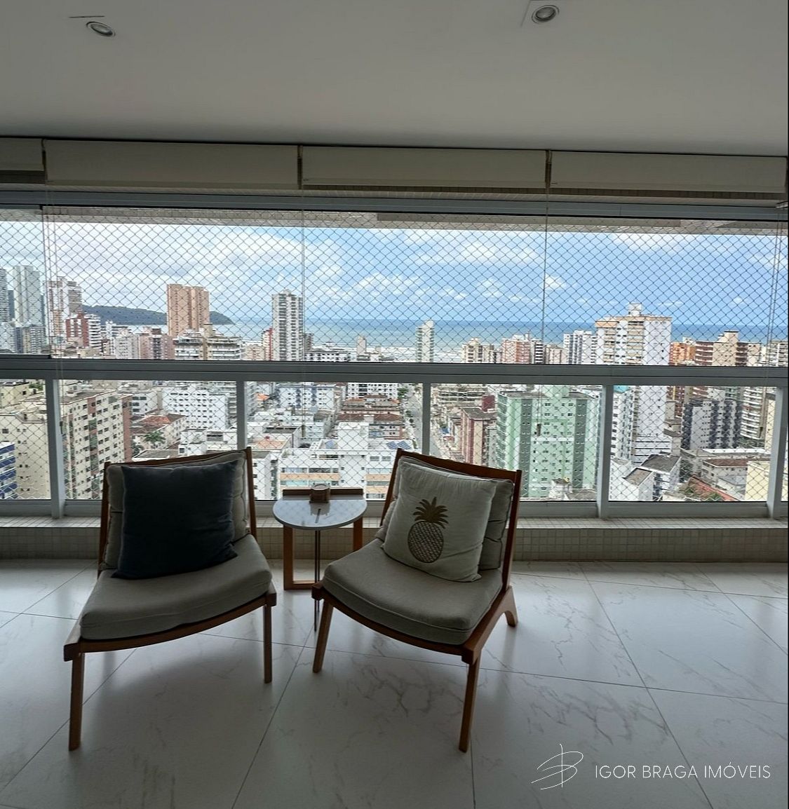 INCRÍVEL APARTAMENTO, À 400M DO MAR E LAZER COMPLETO