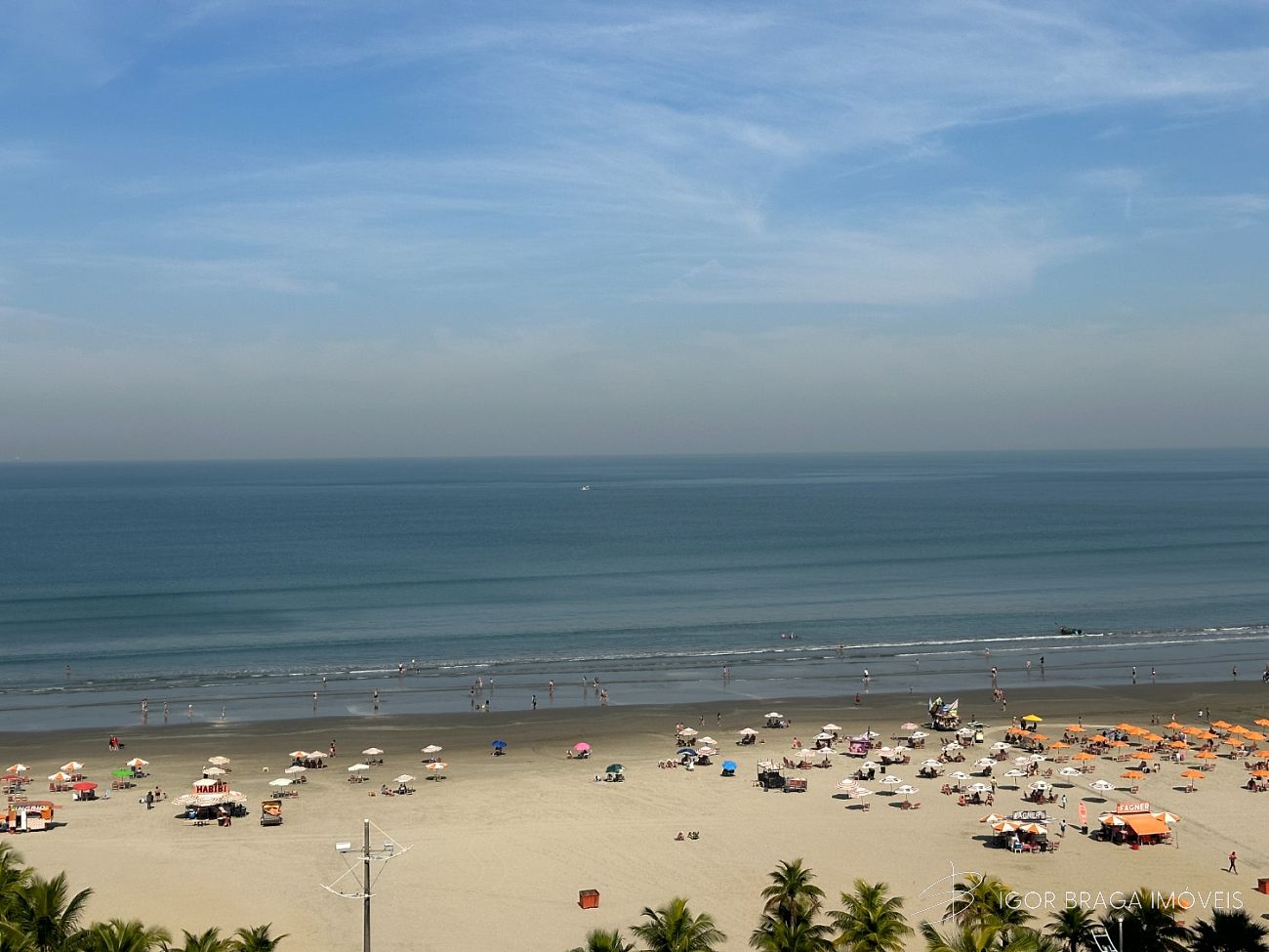 BELÍSSIMO APARTAMENTO, AMPLO E FINO ACABAMENTO