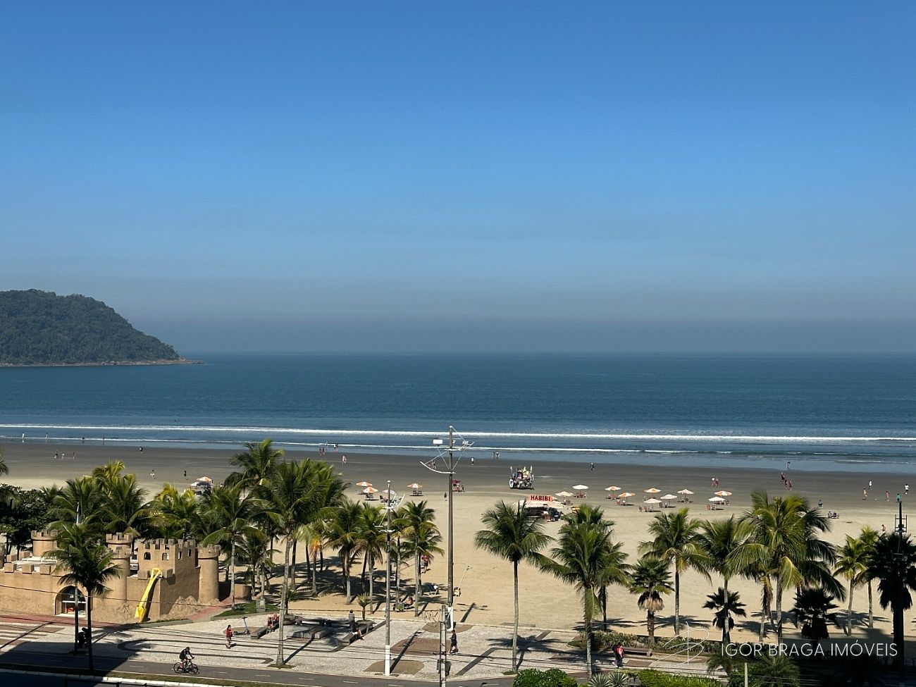 BELÍSSIMO APARTAMENTO, AMPLO E FINO ACABAMENTO