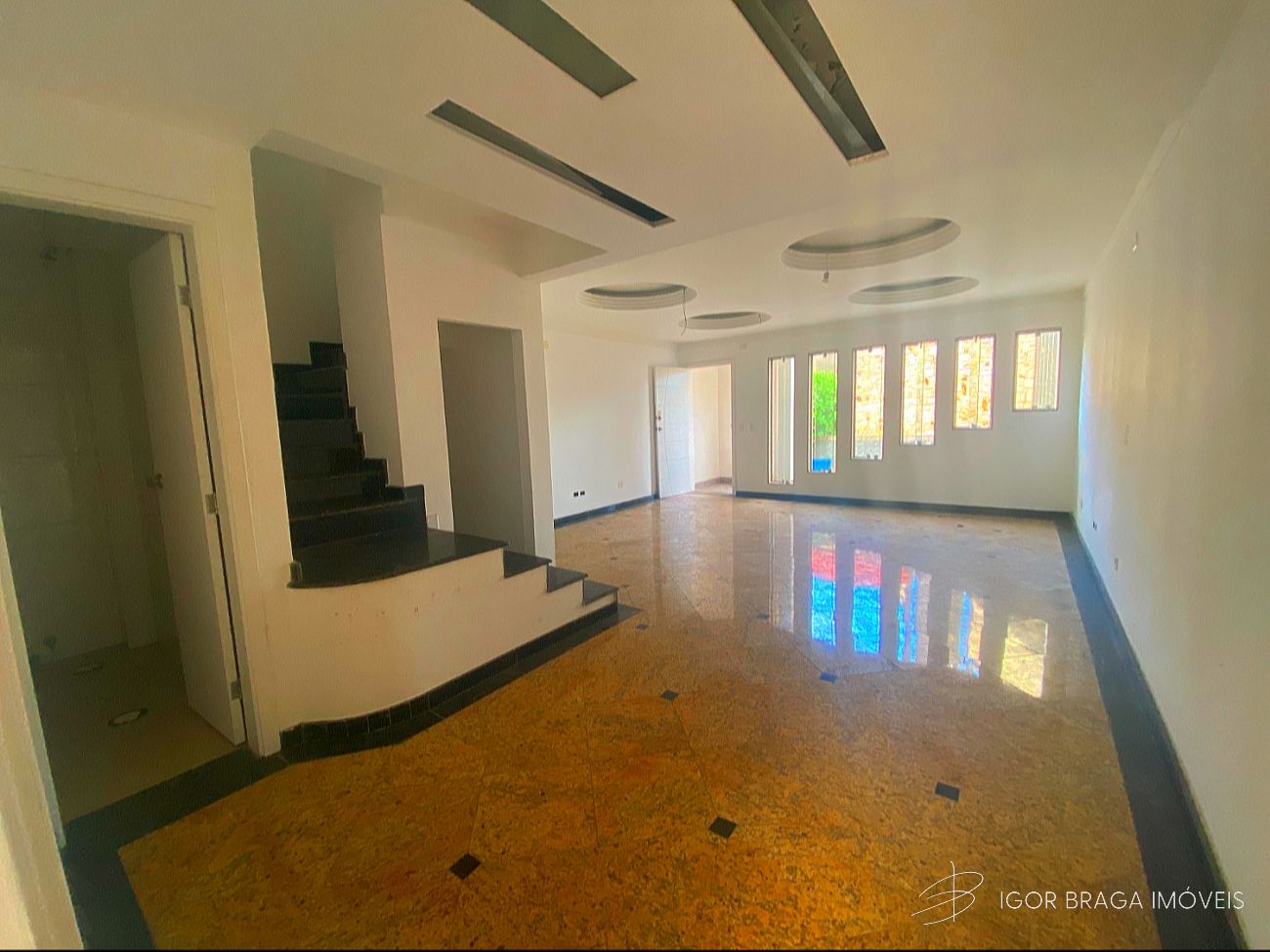 BELÍSSIMA CASA EM COMDOMINIO, À 600M DO MAR E LAZER COMPLETO