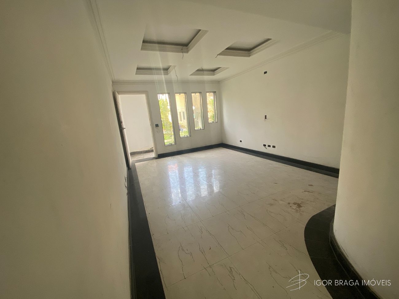 BELÍSSIMA CASA EM COMDOMINIO, AMPLA E LAZER COMPLETO