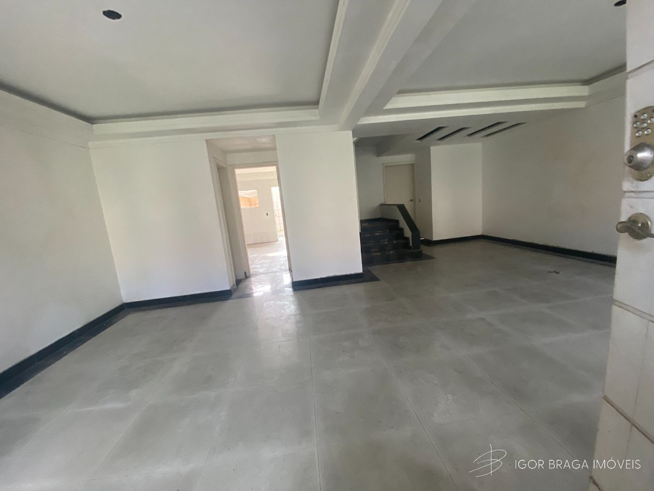 BELÍSSIMA CASA EM COMDOMINIO, AMPLA E LAZER COMPLETO