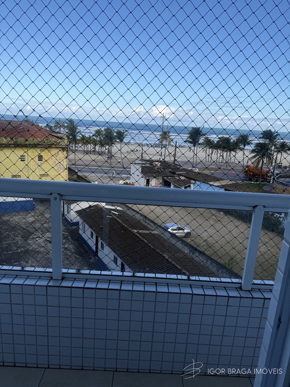 BELÍSSIMO APARTAMENTO, AMPLO E ÁREA DE LAZER