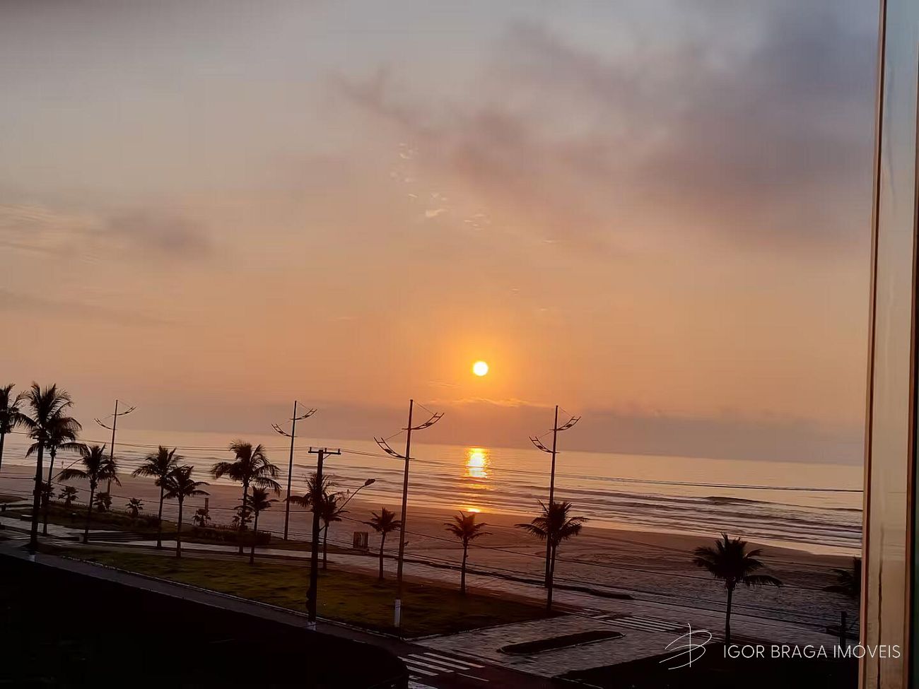 BELÍSSIMO APARATAMENTO, AMPLO E ÁREA DE LAZER