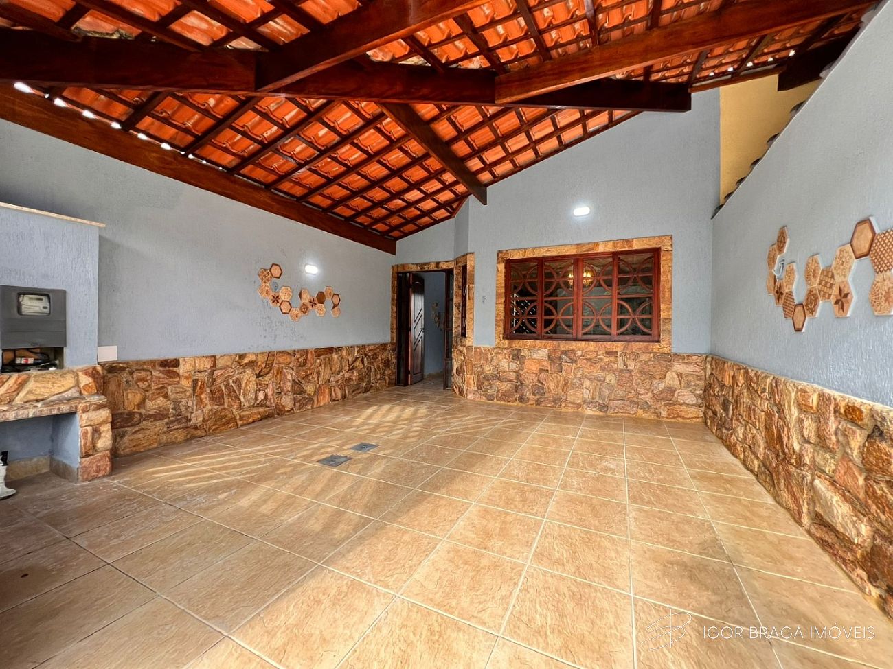 BELÍSSIMA CASA, AMPLA E FINO ACABAMENTO