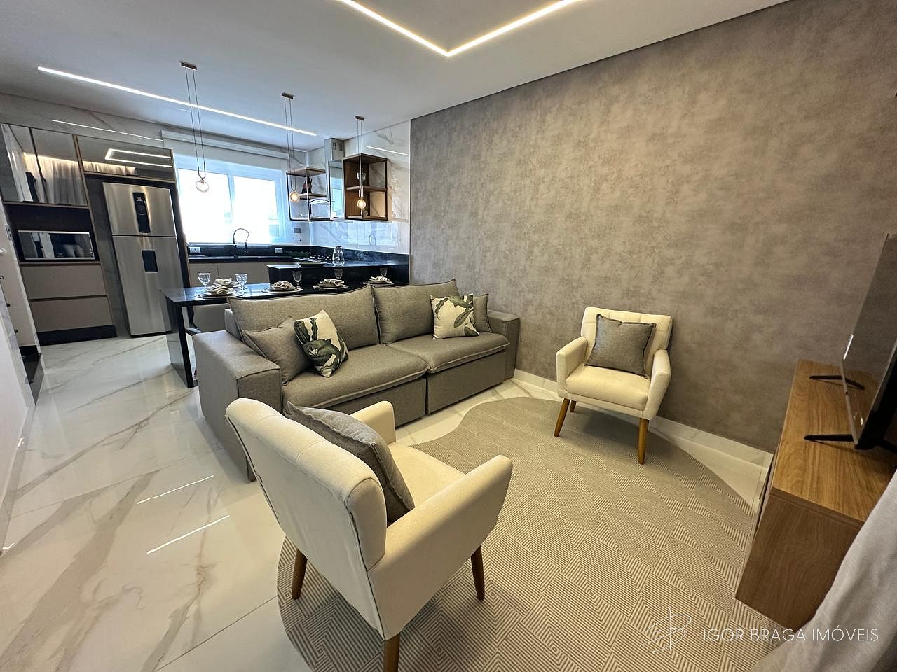 BELISSIMO SOBRADO TRIPLEX, AMPLO E FINO ACABAMENTO