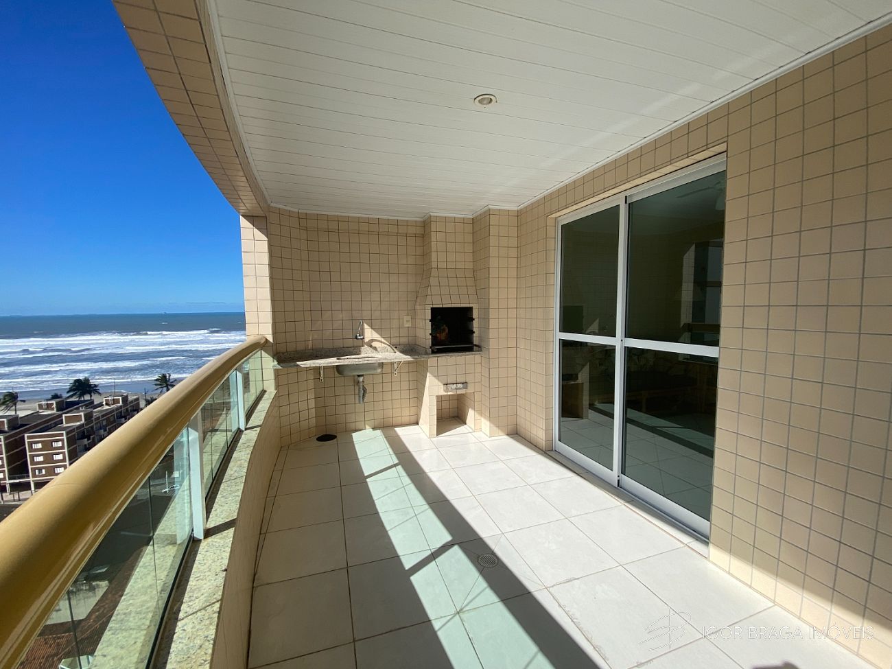 BELÍSSIMO APARTAMENTO, AMPLO, ACABAMENTO FINO E LAZER COMPLETO