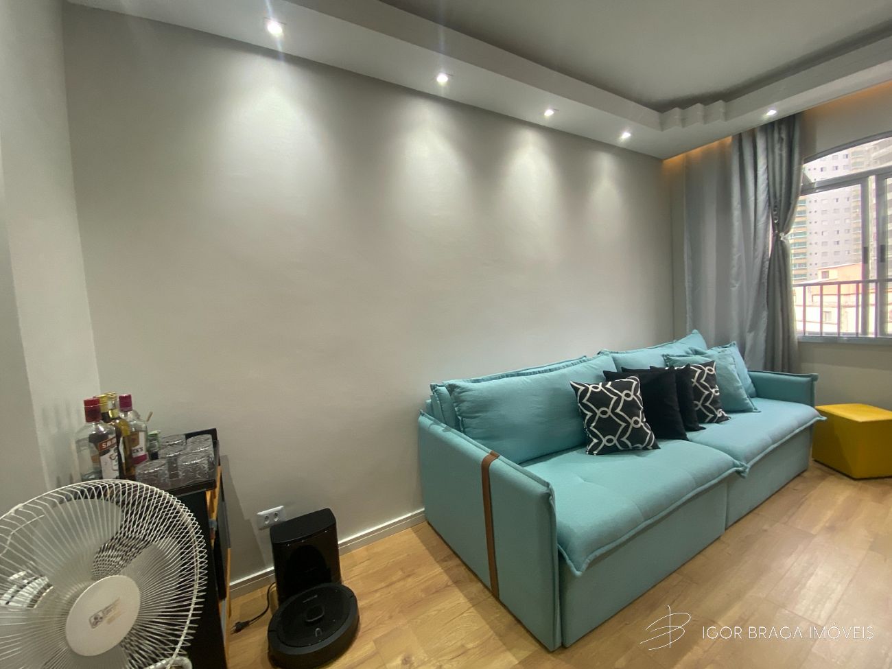 BELÍSSIMO APARTAMENTO, AMPLO E  À 250M DO MAR