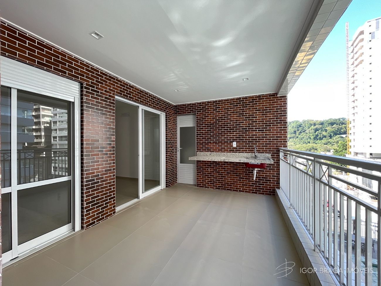 BELÍSSIMO APARTAMENTO, AMPLO E LAZER COMPLETO