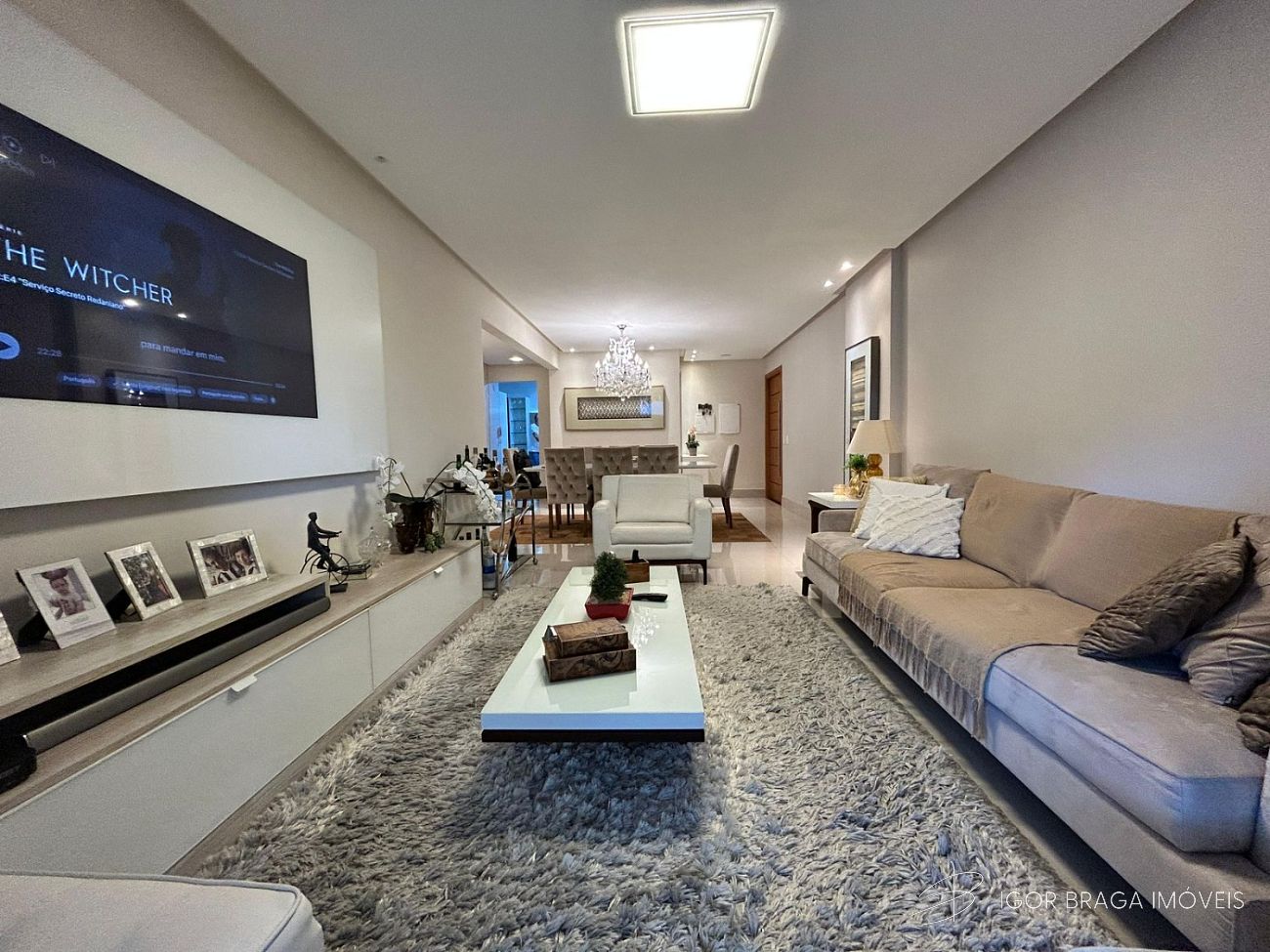 BELÍSSIMO APARTAMENTO, FINO ACABAMENTO E LAZER COMPLETO