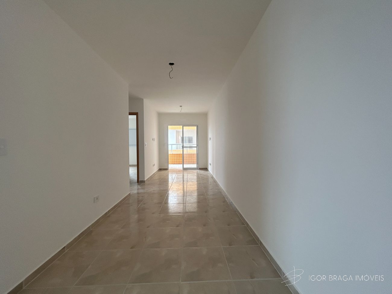 BELÍSSIMO APARTAMENTO, AMPLO E LAZER COMPLETO