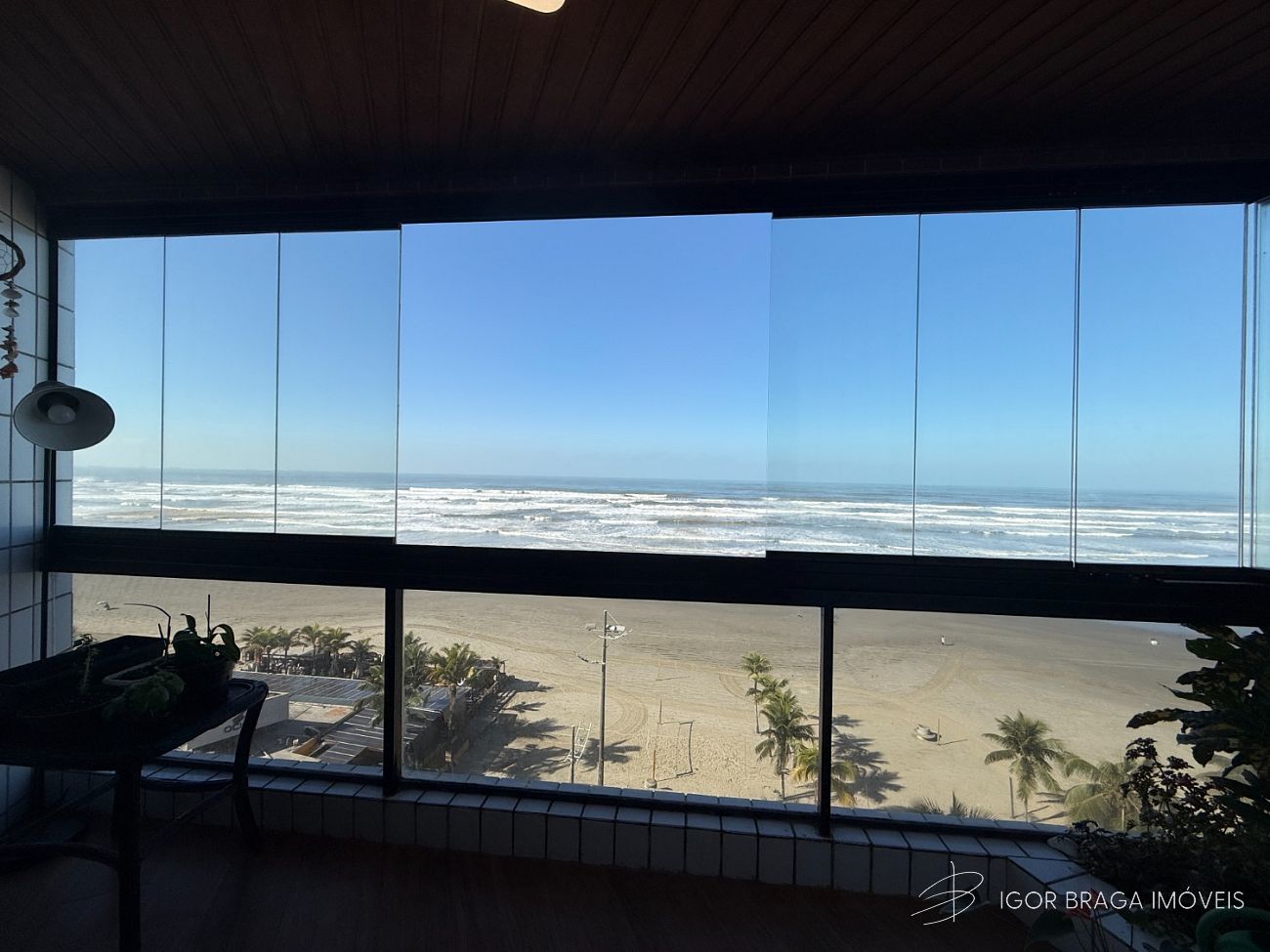 BELÍSSIMO APARTAMENTO, FINO ACABAMNETO E AMPLO