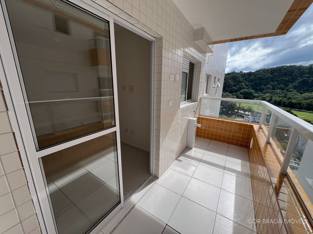 BELÍSSIMO APARTAMENTO, AMPLO E LAZER COMPLETO