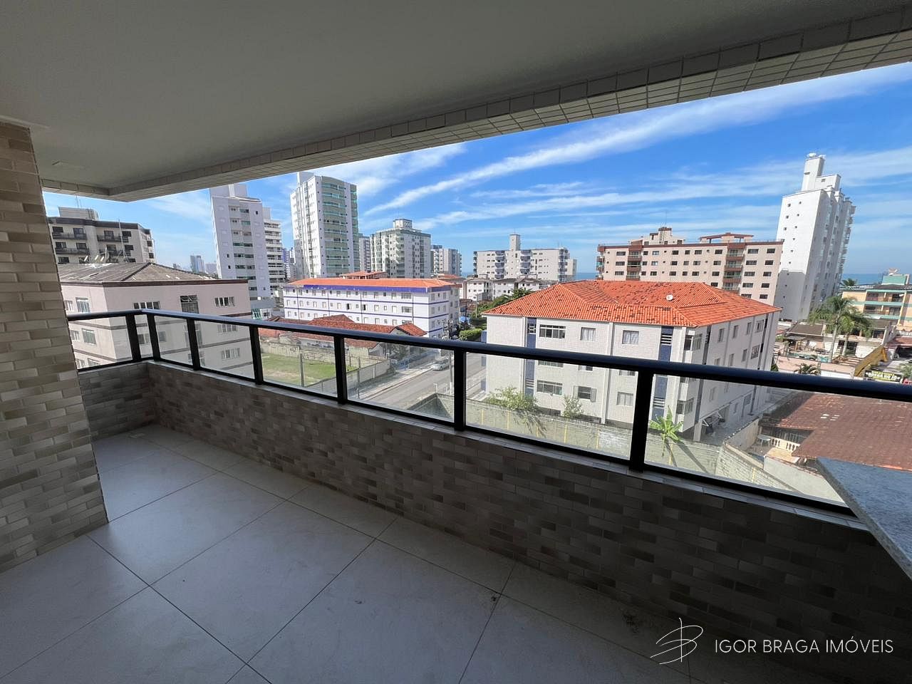 EXCELENTE APARTAMENTO, AMPLO E LAZER COMPLETO