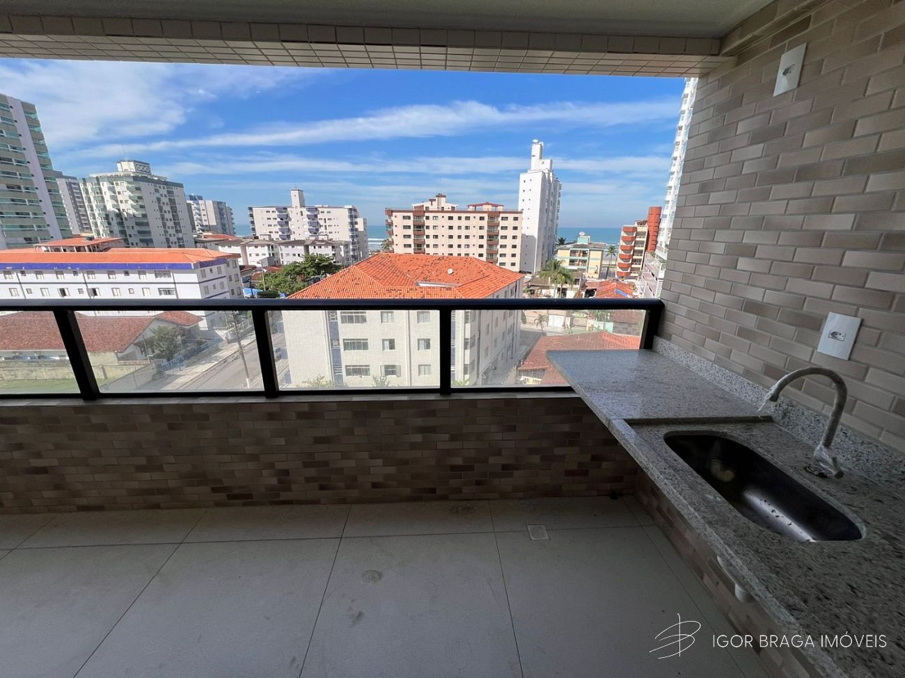 EXCELENTE APARTAMENTO, AMPLO E LAZER COMPLETO