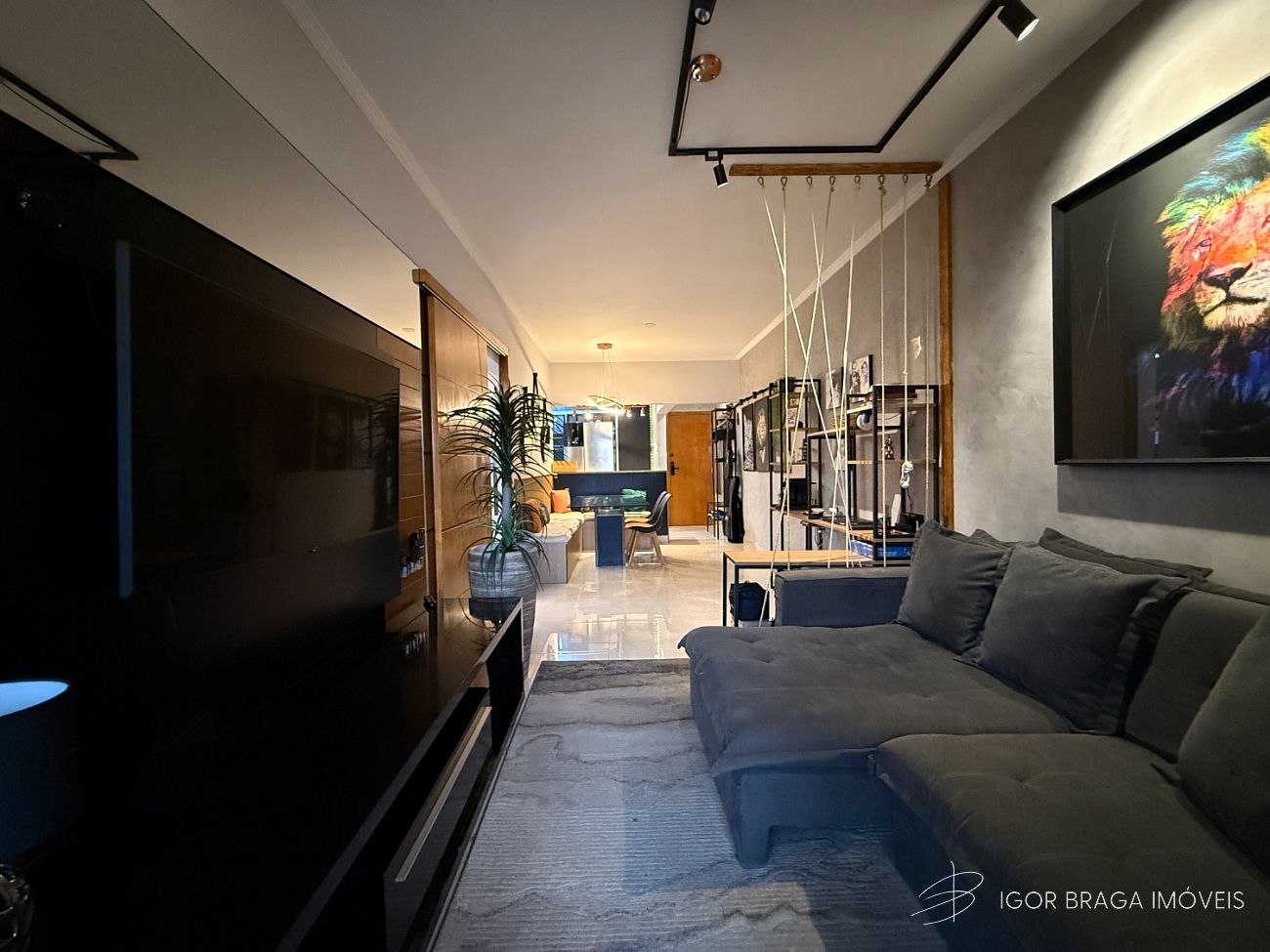 APARTAMENTO DOIS DORMITÓRIOS, À 450M DO MAR