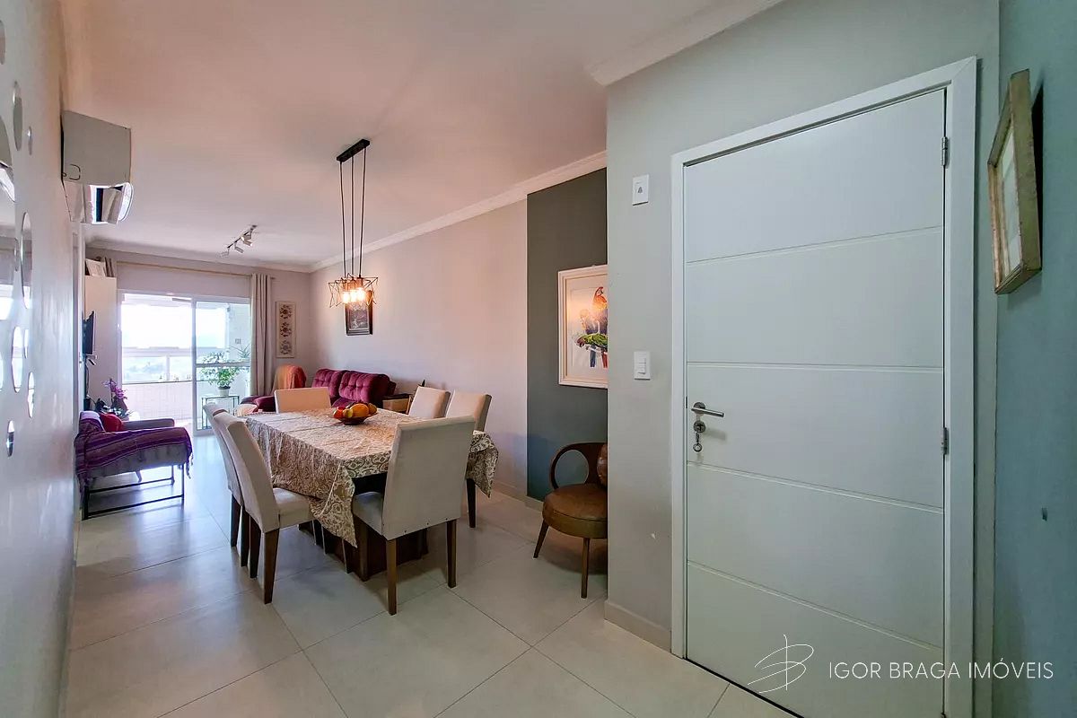 BELÍSSIMO APARTAMENTO, FINO ACABAMENTO À 500m DO MAR