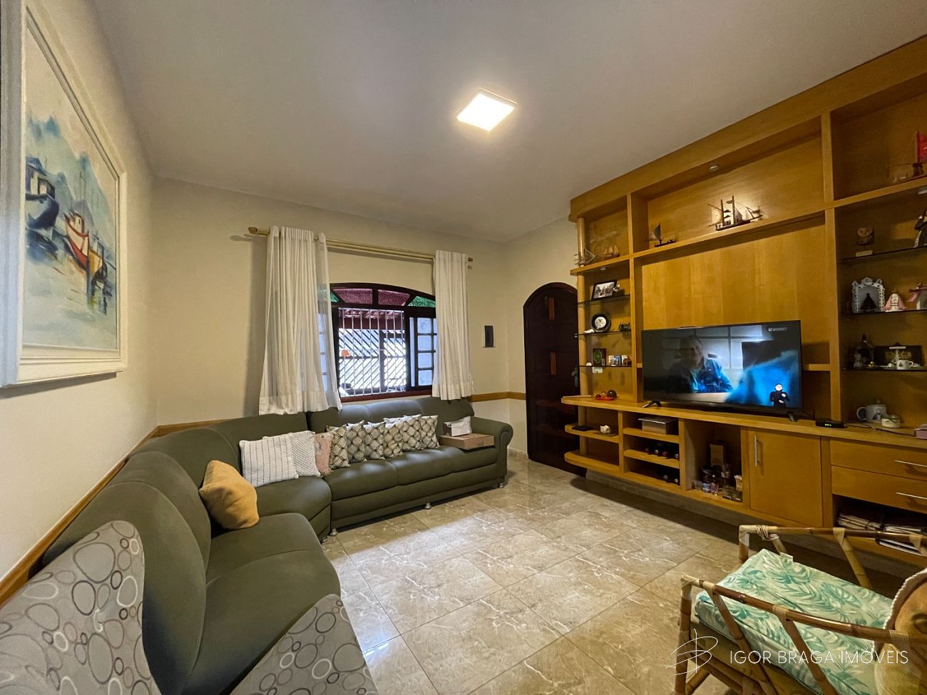 EXCELENTE CASA, FINO ACABAMENTO E ÀREA DE LAZER