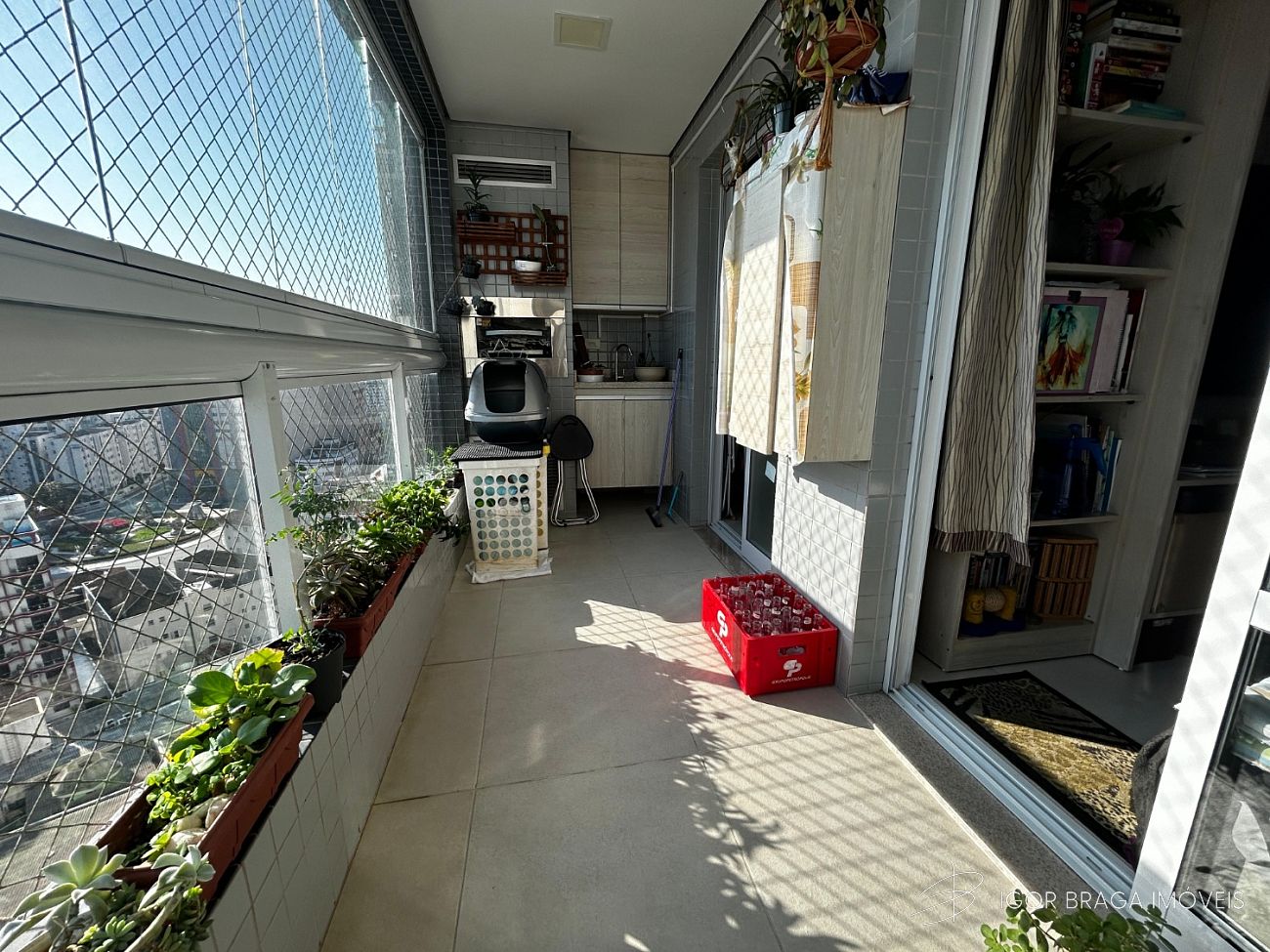 BELÍSSIMO APARTAMENTO, AMPLO E LAZER COMPLETO