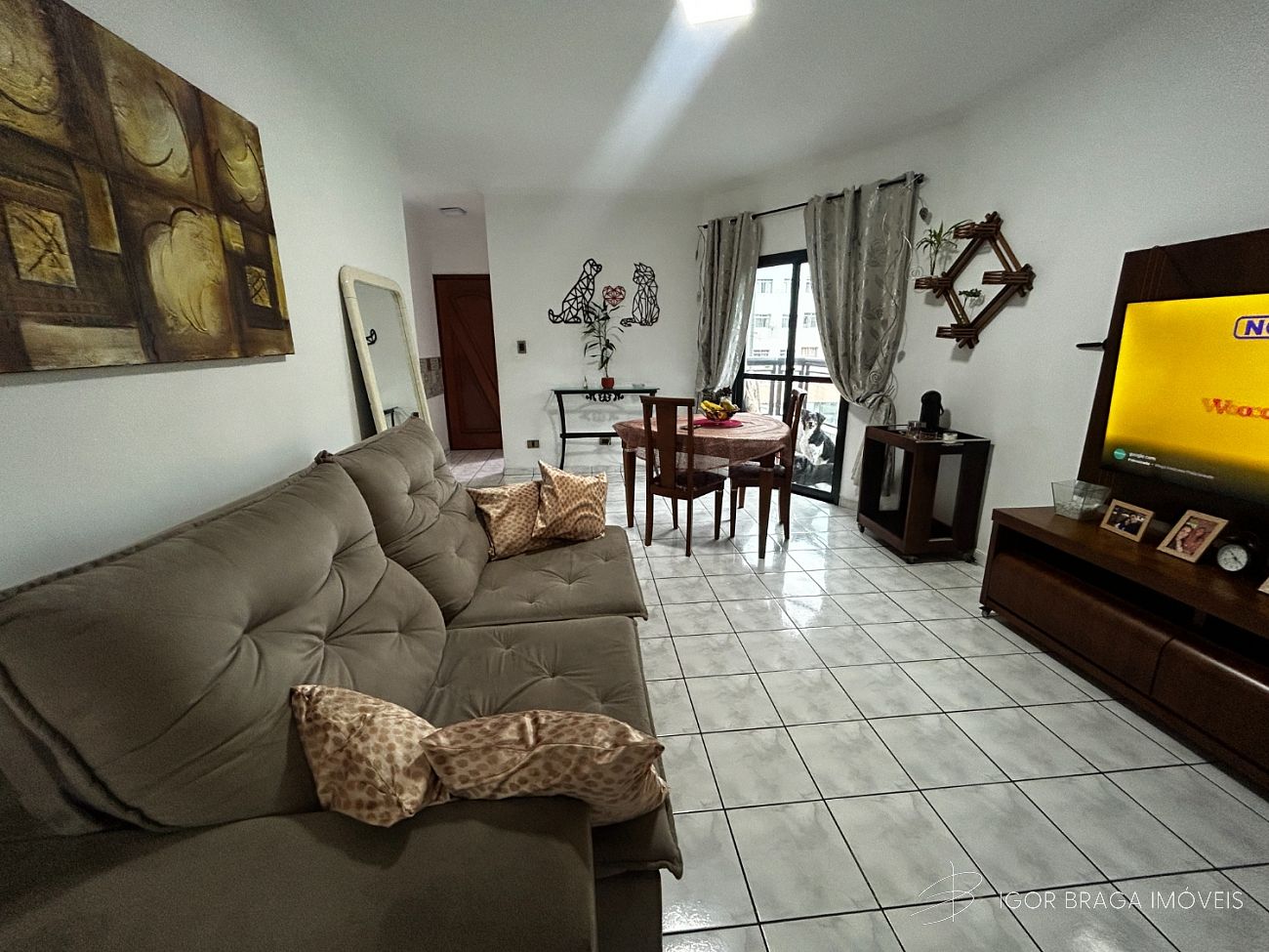 BELÍSSIMO APARTAMENTO, AMPLO E ÀREA DE LAZER