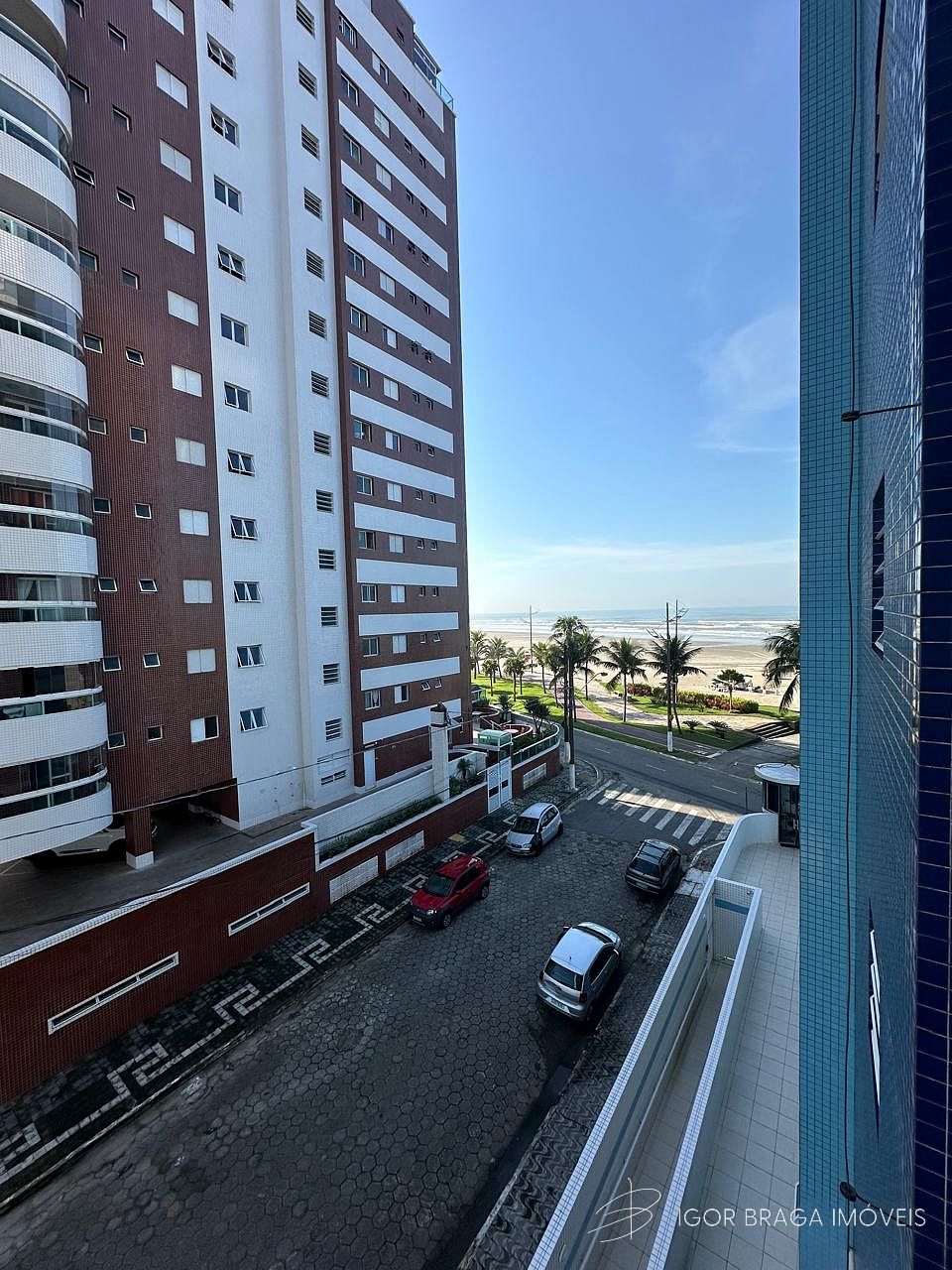 BELISSÍMO APARTAMENTO, FINO ACABAMENTO E FRENTE MAR