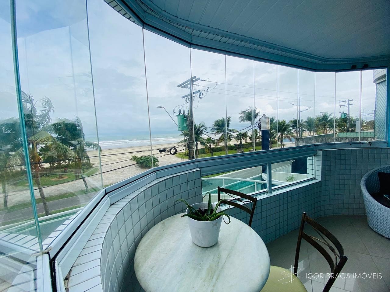 BELISSÍMO APARTAMENTO, FINO ACABAMENTO E ÀREA DE LAZER