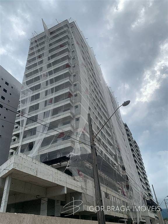 BELÍSSIMO APARTAMENTO, À 50m DO MAR E LAZER COMPLETO