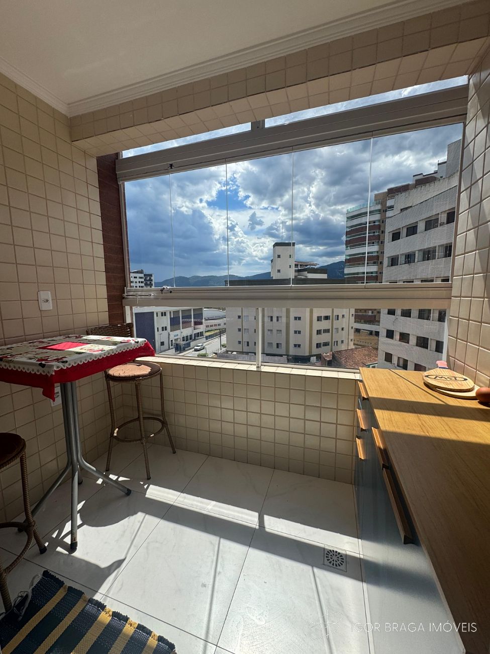 BELÍSSIMO APARTAMENTO, AMPLO E LAZER COMPLETO