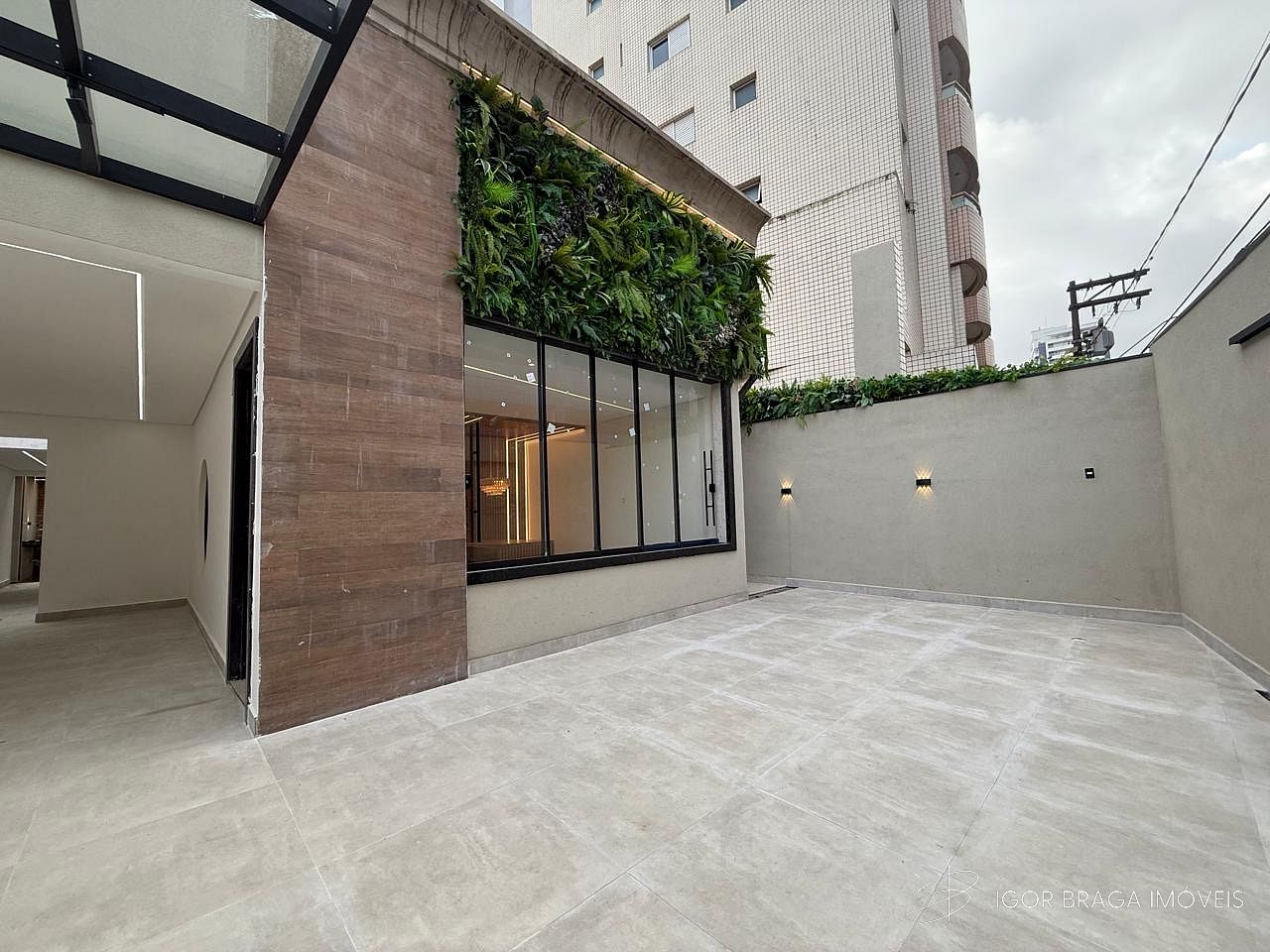 EXCELENTE CASA, AMPLA E FINO ACABAMENTO