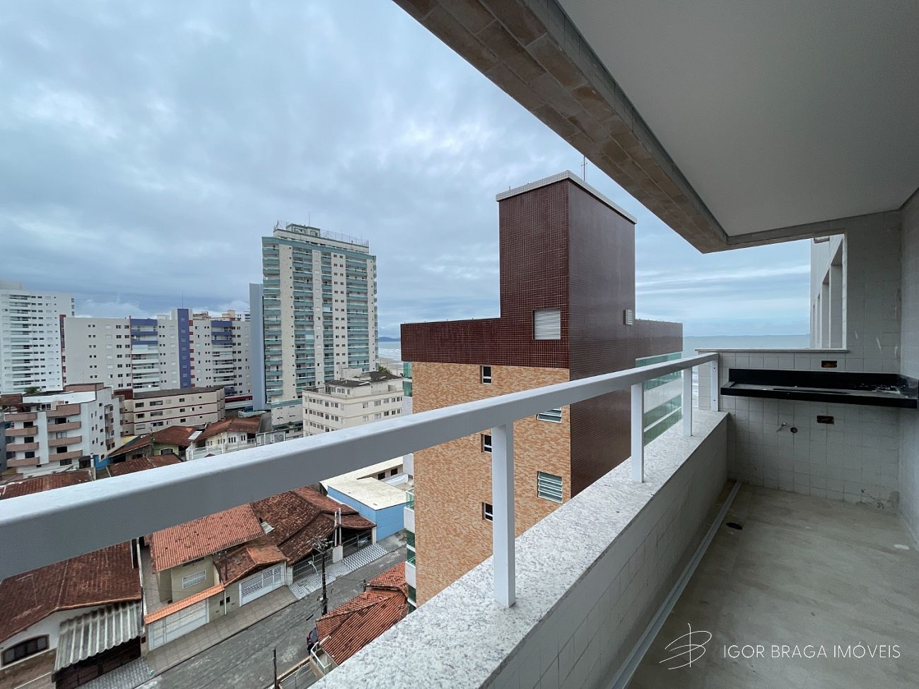 EXCELENTE CONSTRUÇÃO, FINO ACABAMENTO E LAZER COMPLETO