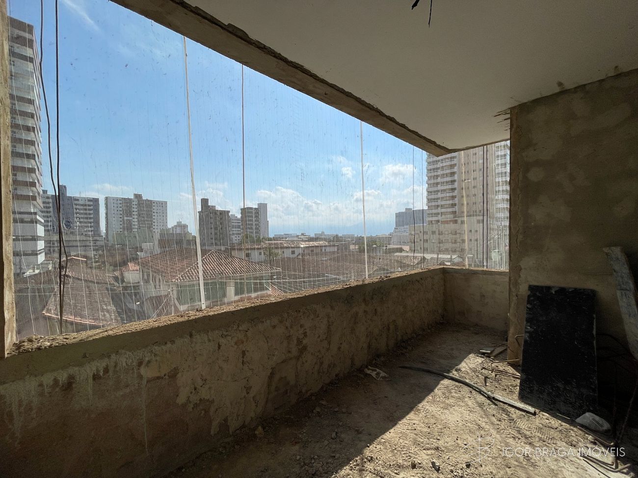 BELÍSSIMA CONTRUÇÃO, À 100M DO MAR E LAZER COMPLETO