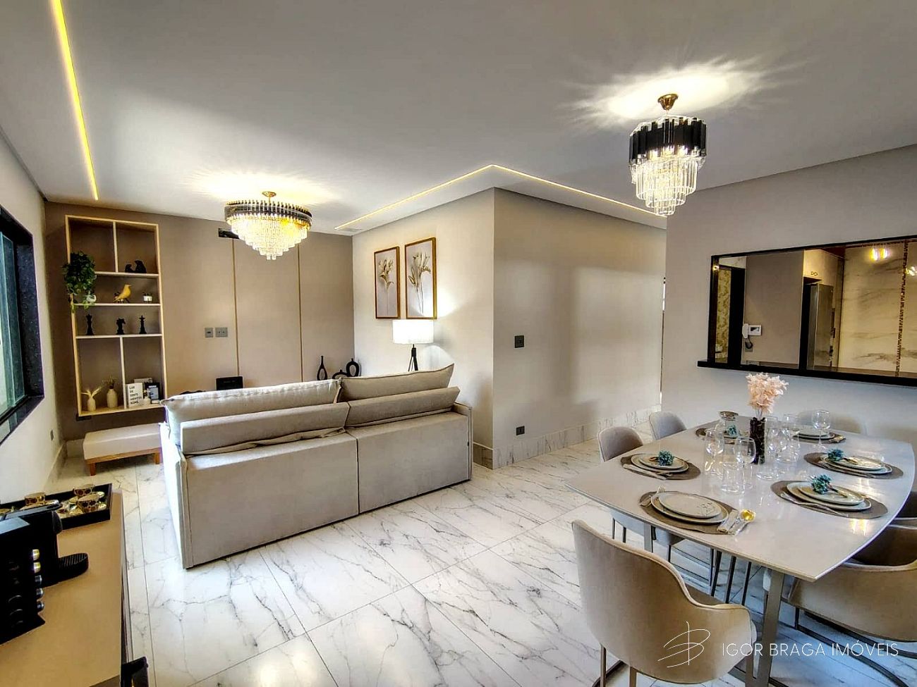 INCRÍVEL CASA, AMPLA, FINO ACABAMENTO E ÀREA DE LAZER