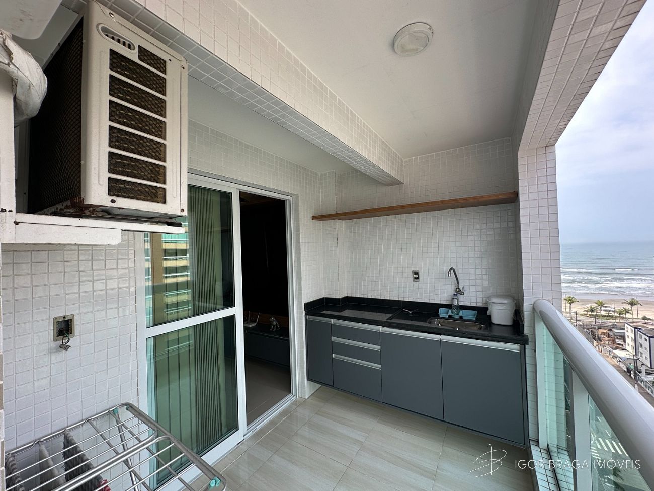 BELÍSSIMO APARTAMENTO, À 180M DO MAR E LAZER