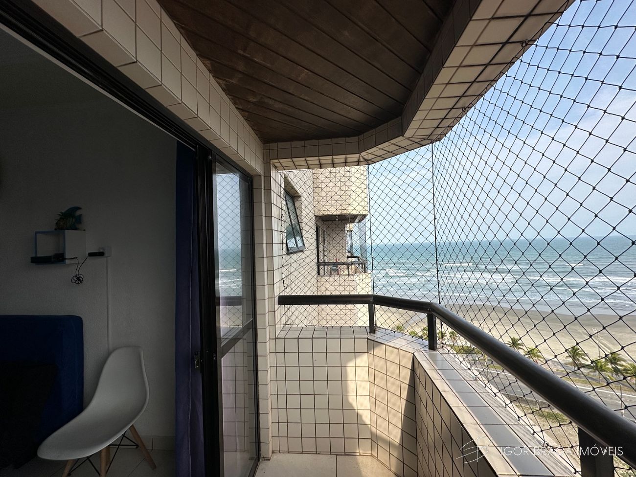 BELÍSSIMO APARTAMENTO, AMPLO E ÁREA DE LAZER