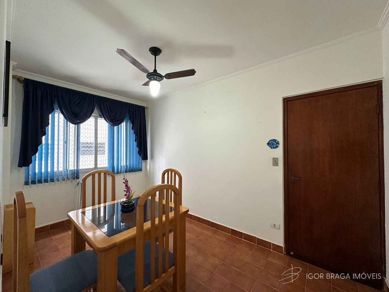 EXCELENTE APARTAMENTO, AMPLO E COM ÀREA DE LAZER