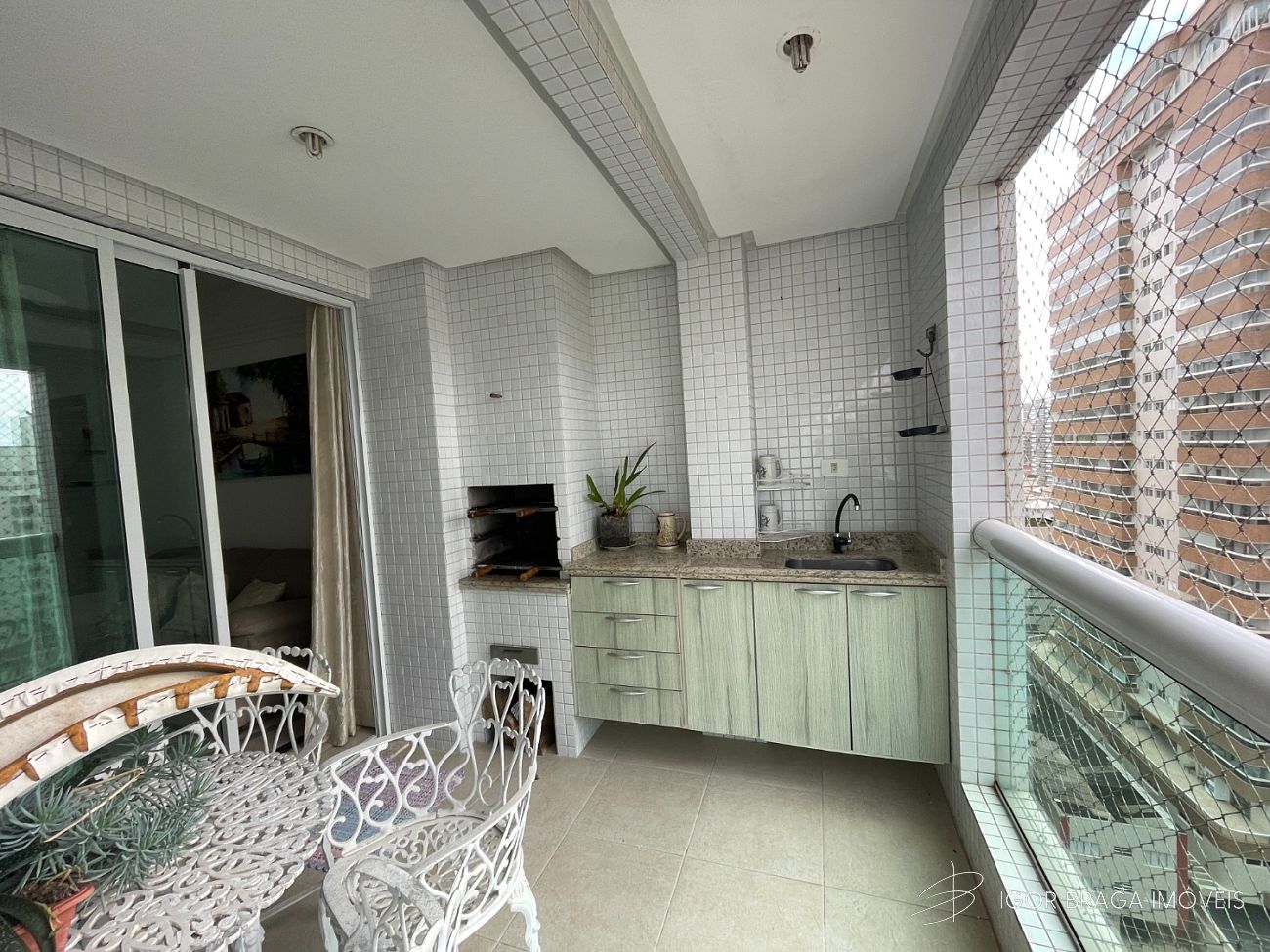 APARTAMENTO AMPLO, FINO ACABAMENTO E LAZER COMPLETO