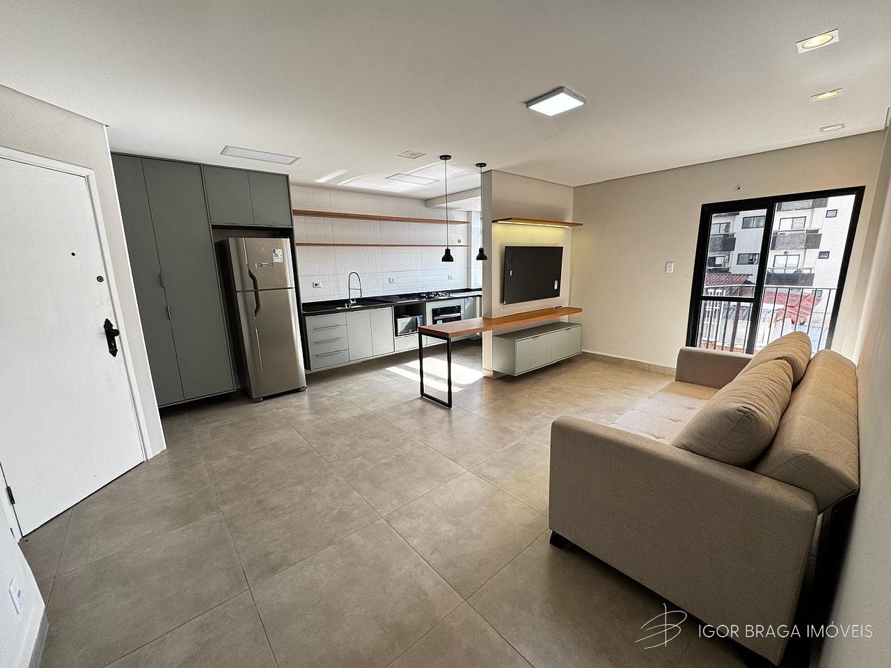 EXCELENTE APARTAMENTO, FINO ACABAMENTO E AMPLO