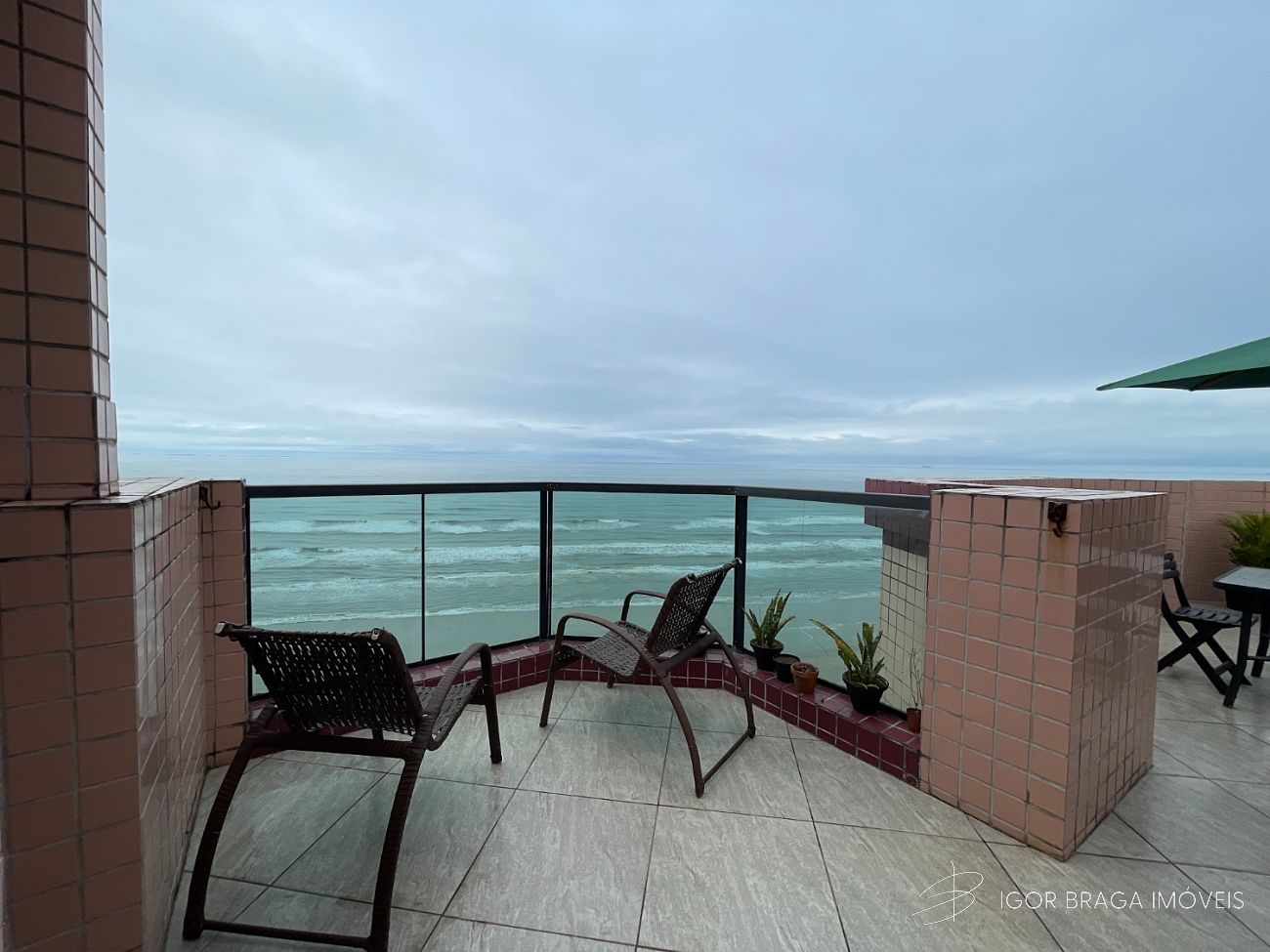 EXCELENTE COBERTURA, AMPLA E LAZER COMPLETO