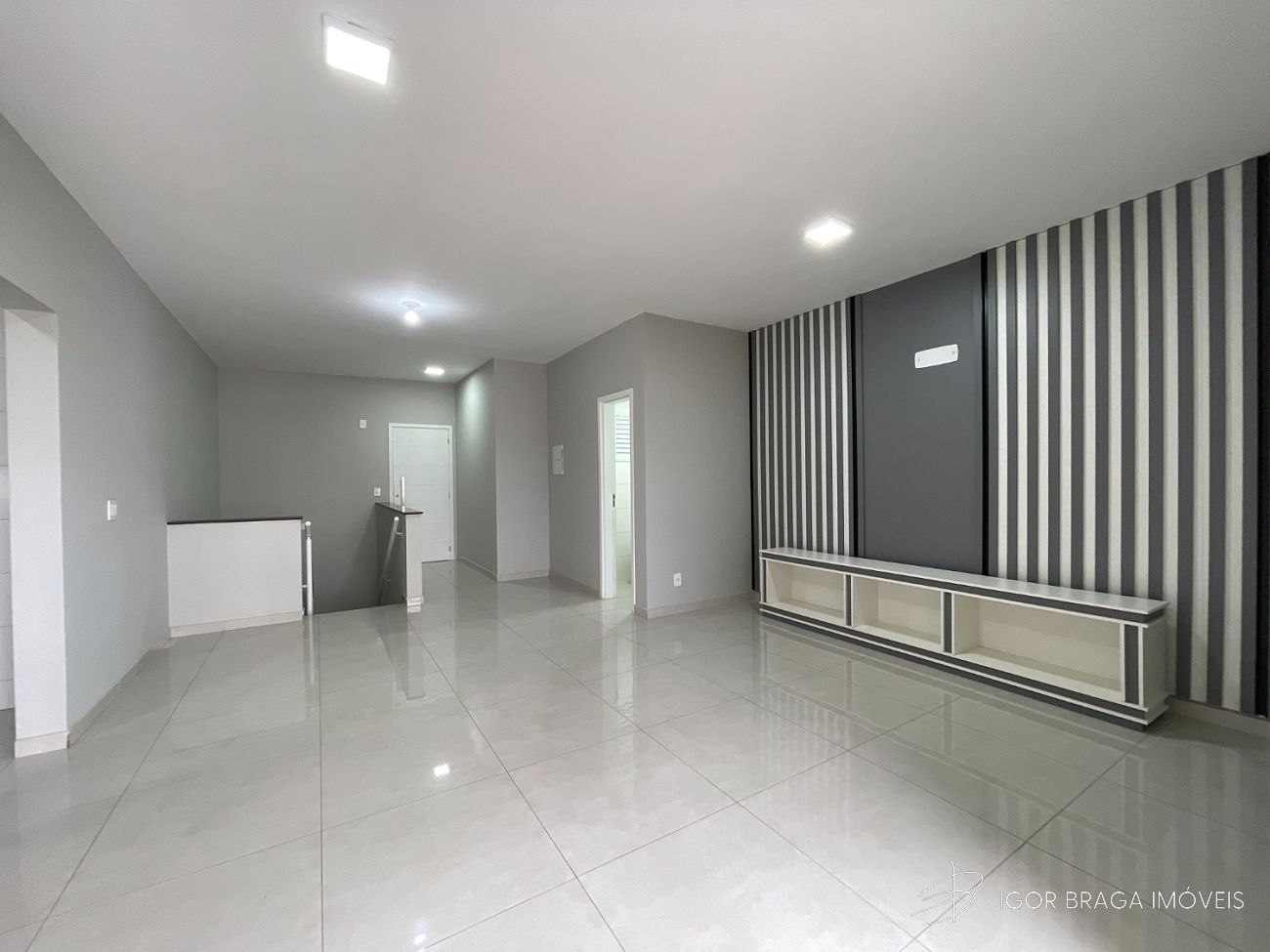 EXCELENTE COBERTURA DUPLEX, AMPLA E FINO ACABAMENTO