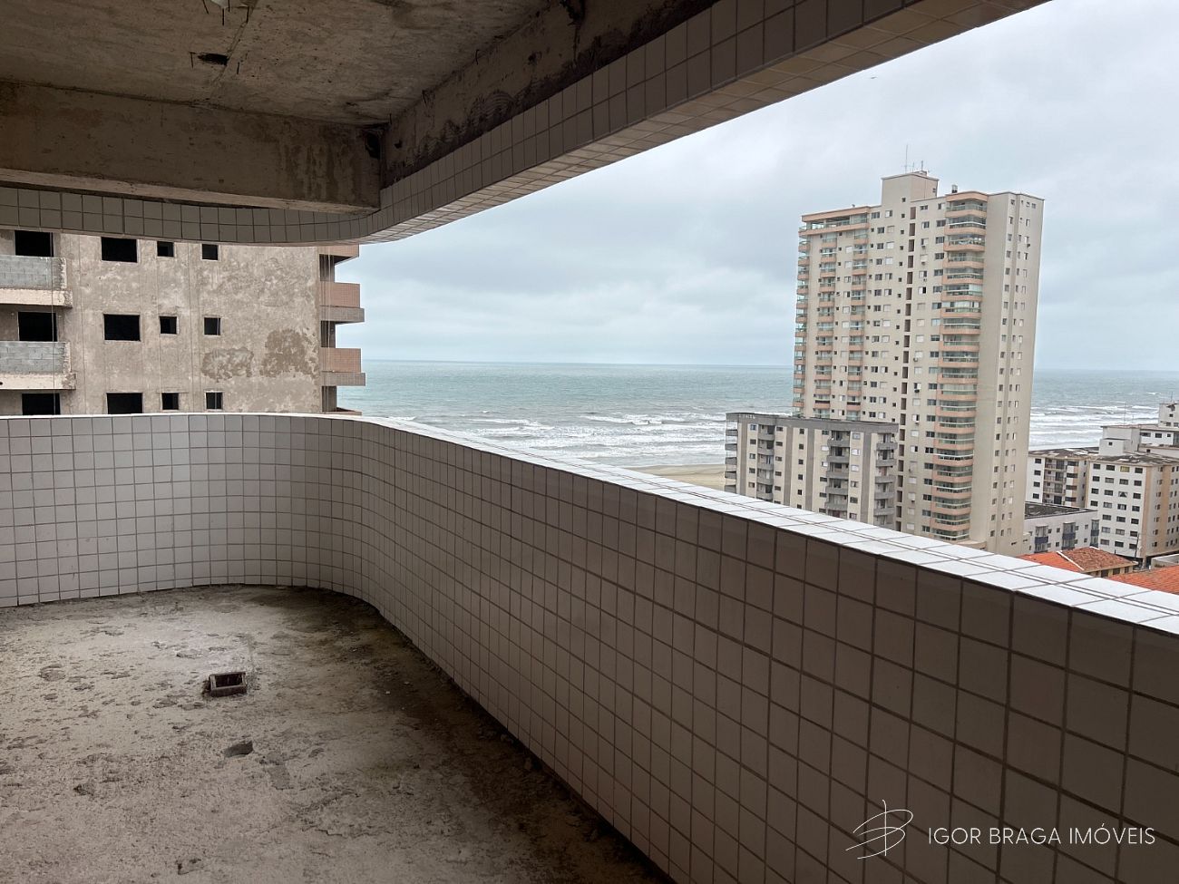 EXCELENTE APARTAMENTO, AMPLO E LAZER COMPLETO