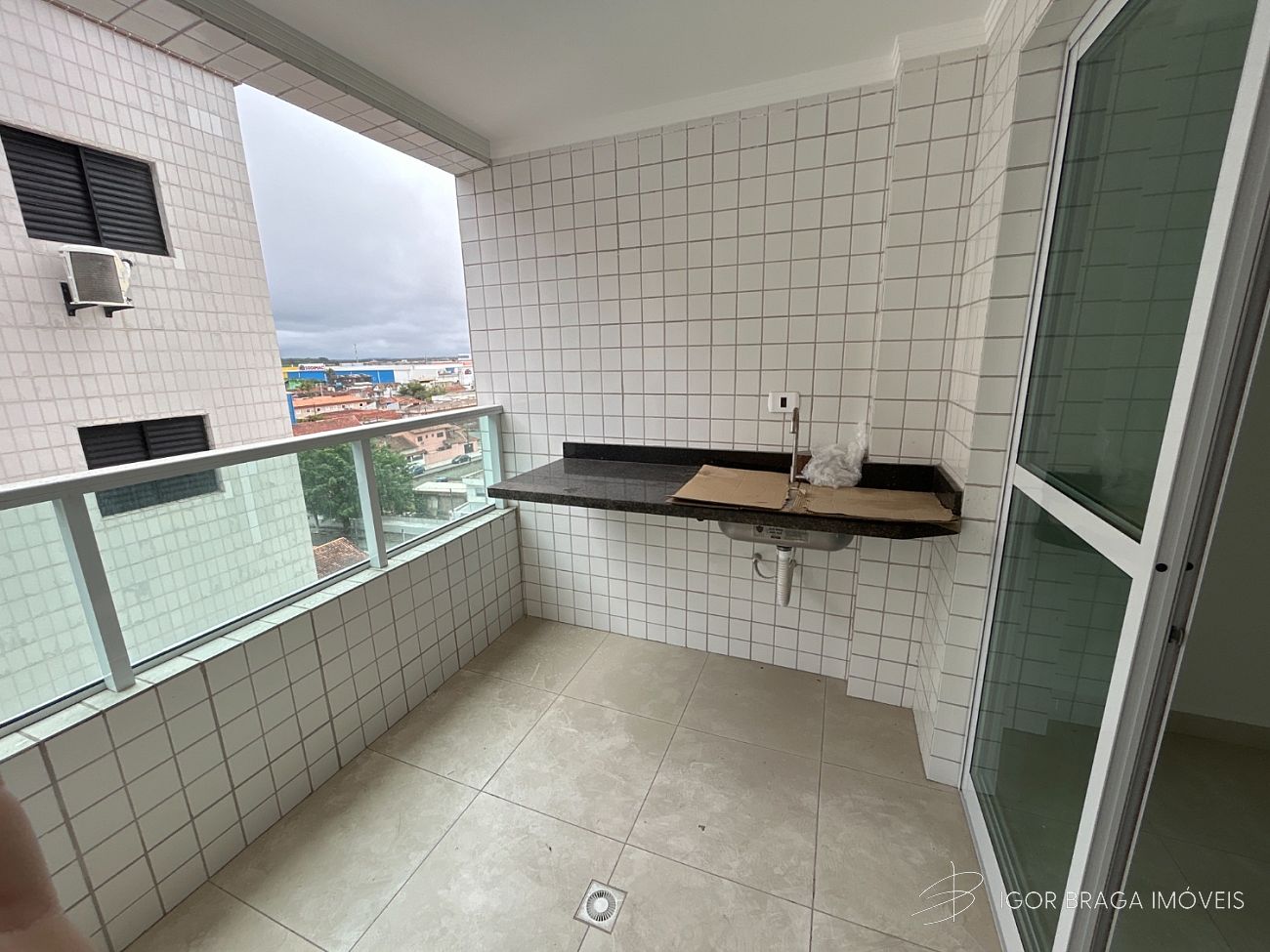 BELÍSSIMO APARTAMENTO, À 250M DO MAR E LAZER COMPLETO