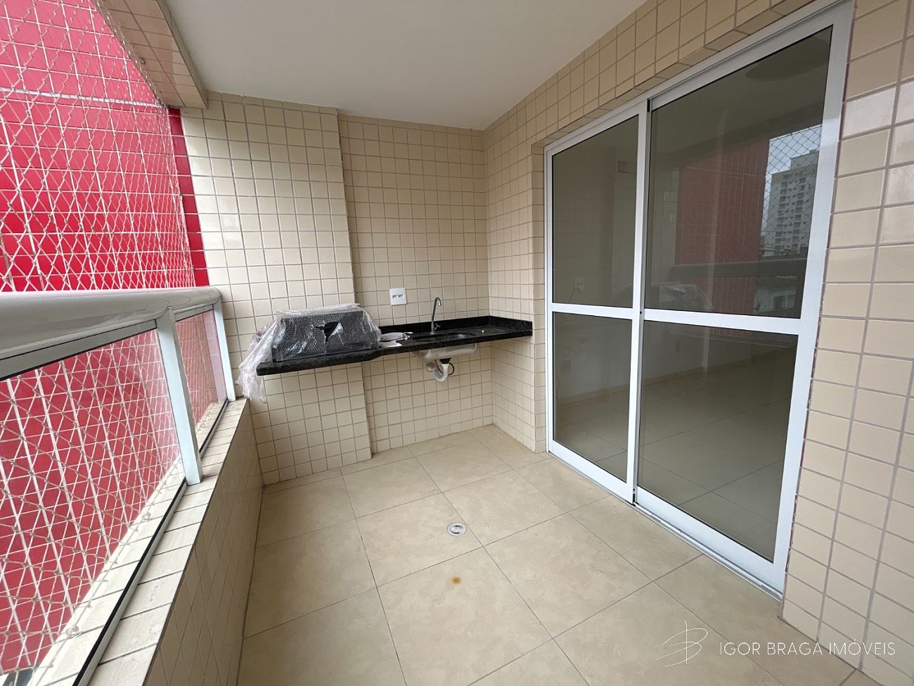 BELÍSSIMO APARTAMENTO, AMPLO E FINO ACABAMENTO