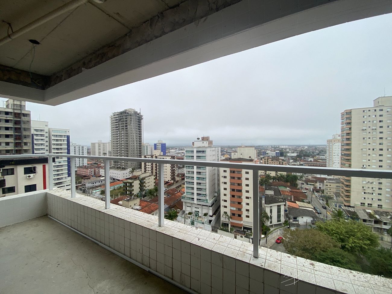 EXCELENTE CONSTRUÇÃO, AMPLO E LAZER COMPLETO