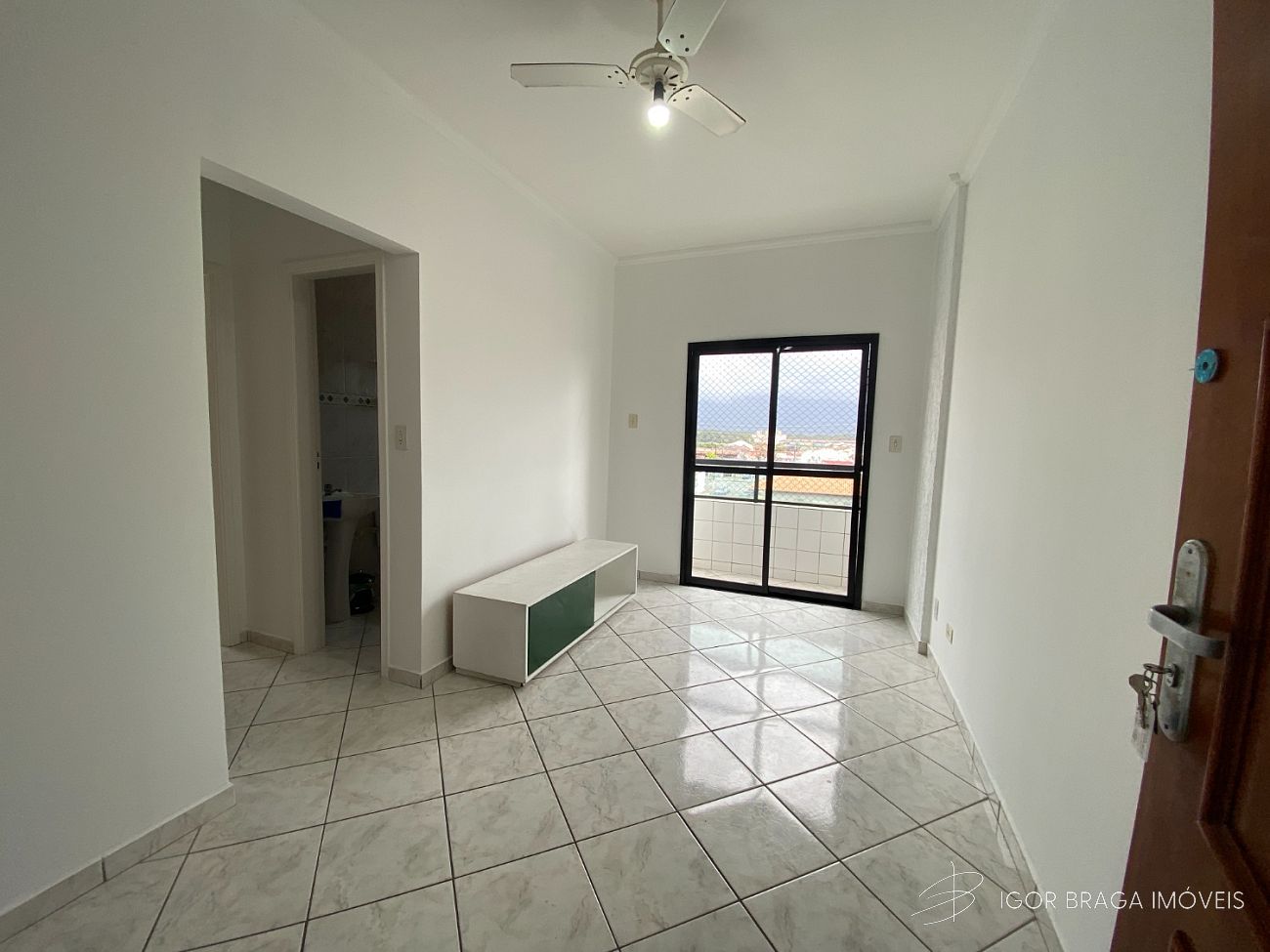 BELÍSSIMO APARTAMENTO, AMPLO E ÀREA DE LAZER